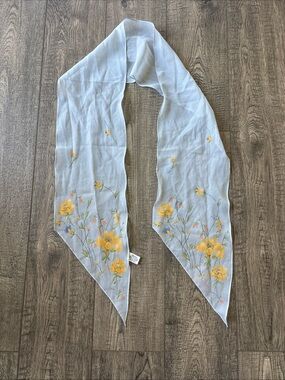Vntg Vera Neumann light  Blue Floral print point Scarf with Yellow Flowers.